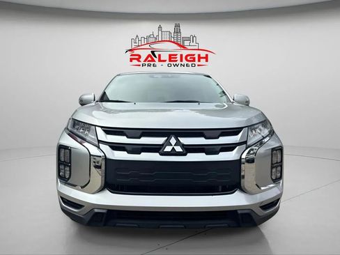 Used 2022 Mitsubishi Outlander Sport SE image 2