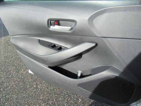 Used 2020 Toyota Corolla LE image 25