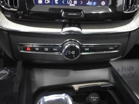 Used 2022 Volvo XC60 B5 Inscription w/ Climate Package image 22
