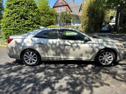 Used 2016 Chevrolet Malibu LTZ FWD image 5