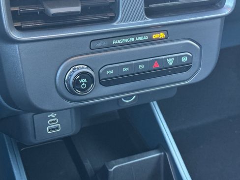 New 2025 Ford Maverick XL image 19