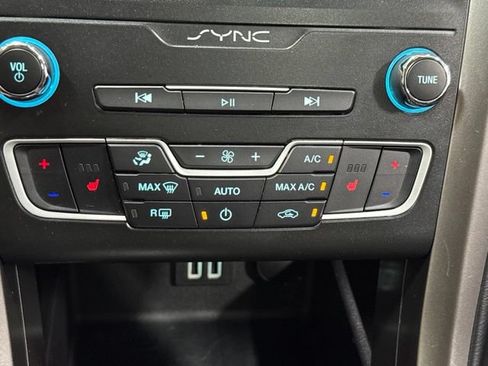 Used 2019 Ford Fusion SEL FWD image 18