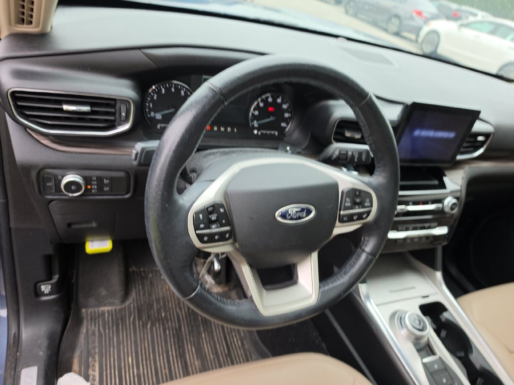 Used 2021 Ford Explorer Limited w/ Equipment Group 301A AWD/4WD image 8