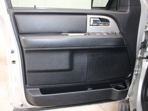 Used 2017 Ford Expedition XLT w/ Equipment Group 201A AWD/4WD image 18