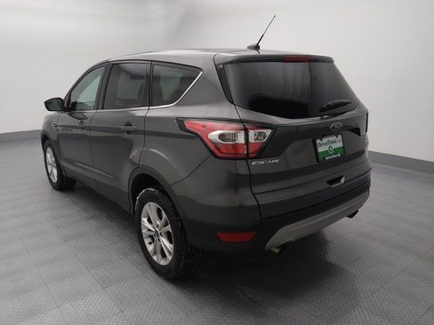 Used 2017 Ford Escape SE image 5
