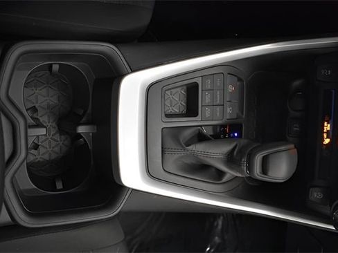 Used 2025 Toyota RAV4 XLE image 31