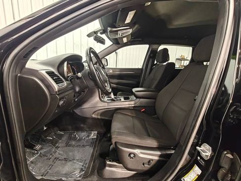Used 2021 Jeep Grand Cherokee Laredo AWD/4WD image 22