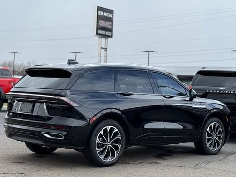 Used 2025 Lincoln Nautilus Reserve image 47