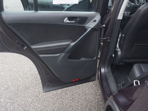 Used 2016 Volkswagen Tiguan S image 34