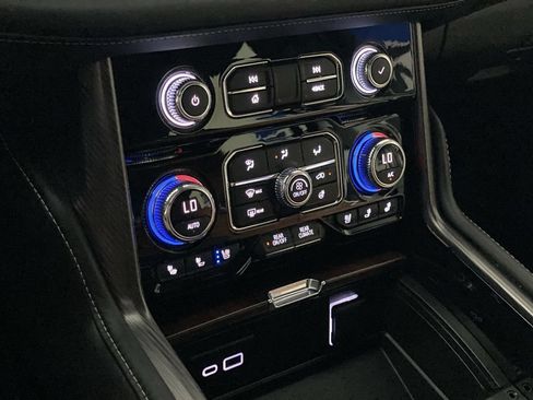 Used 2024 GMC Yukon Denali Ultimate AWD/4WD image 23