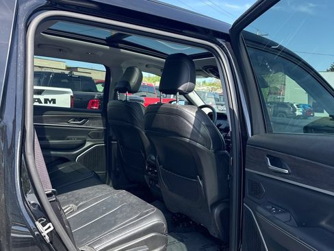 Used 2023 Jeep Grand Cherokee L Limited w/ Black Appearance Package AWD/4WD image 27