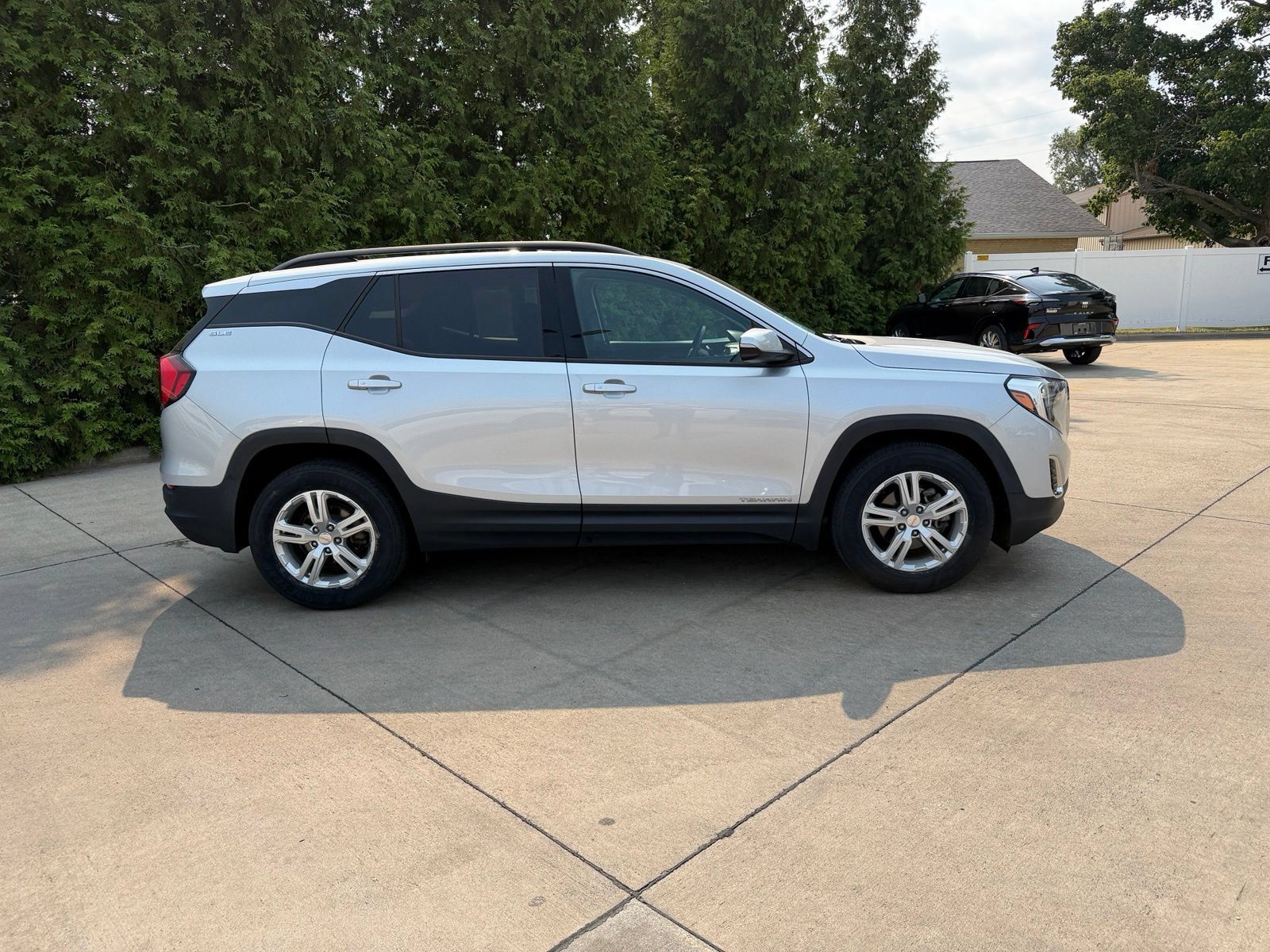 Used 2020 GMC Terrain SLE w/ Driver Convenience Package FWD image 31