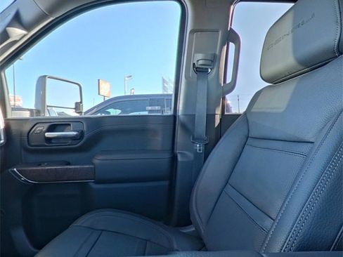 Used 2023 GMC Sierra 2500 Denali w/ Denali Ultimate Package image 27
