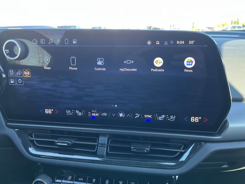 Used 2025 Chevrolet Equinox EV RS image 25