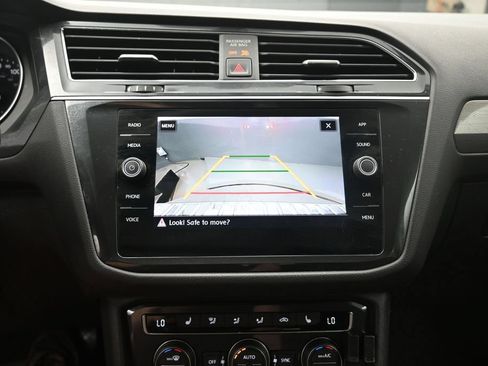 Used 2019 Volkswagen Tiguan SE w/ Panoramic Sunroof Package AWD/4WD image 13