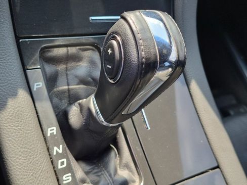 Used 2017 Ford Taurus Limited FWD image 11
