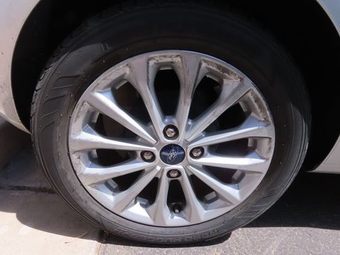 Used 2014 Ford Fiesta SE w/ Equipment Group 201A FWD image 17