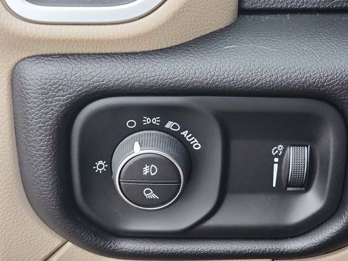 Used 2021 RAM 2500 Big Horn w/ Level 2 Equipment Group image 27