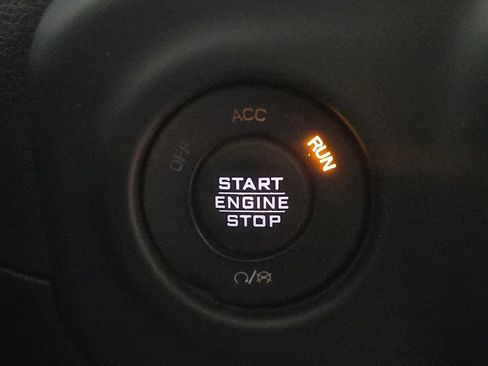 Certified 2018 Jeep Wrangler Unlimited Sahara image 11