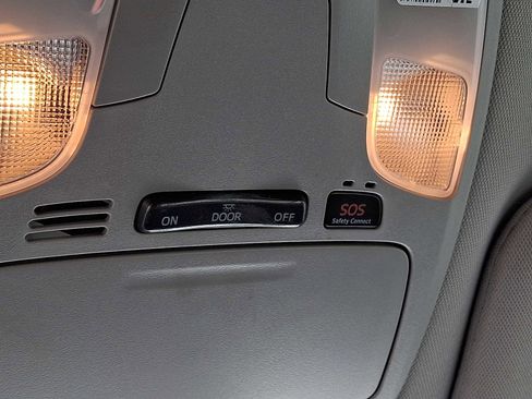 Used 2020 Toyota Sienna L image 25