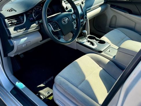 Used 2014 Toyota Camry LE image 12