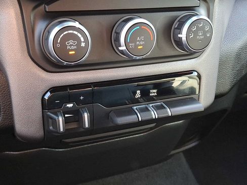 Used 2022 RAM 1500 Big Horn AWD/4WD image 13