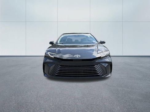 Used 2025 Toyota Camry XLE FWD image 3