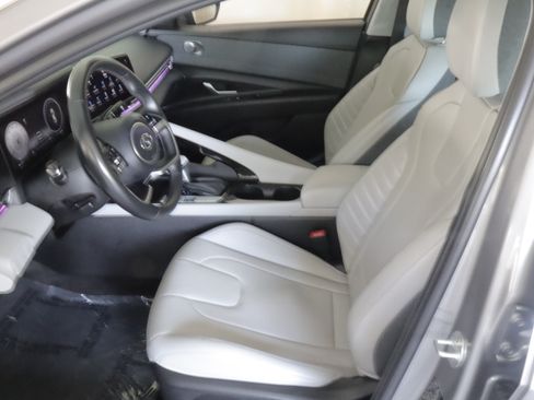 Used 2022 Hyundai Elantra Limited w/ Cargo Package FWD image 8
