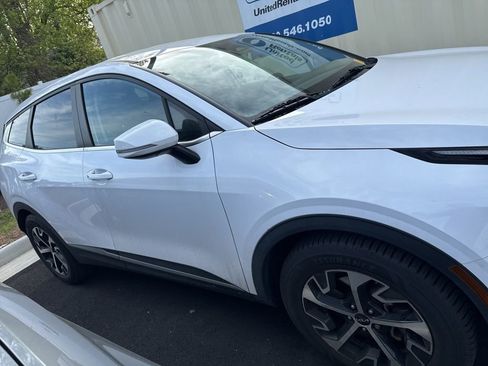 Used 2023 Kia Sportage EX image 2