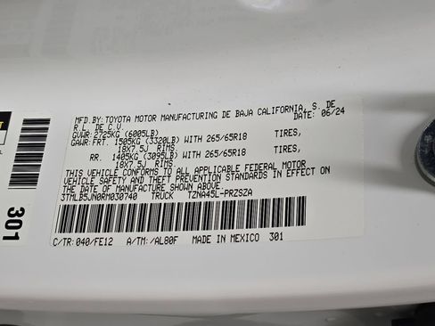 Used 2024 Toyota Tacoma TRD Sport image 32