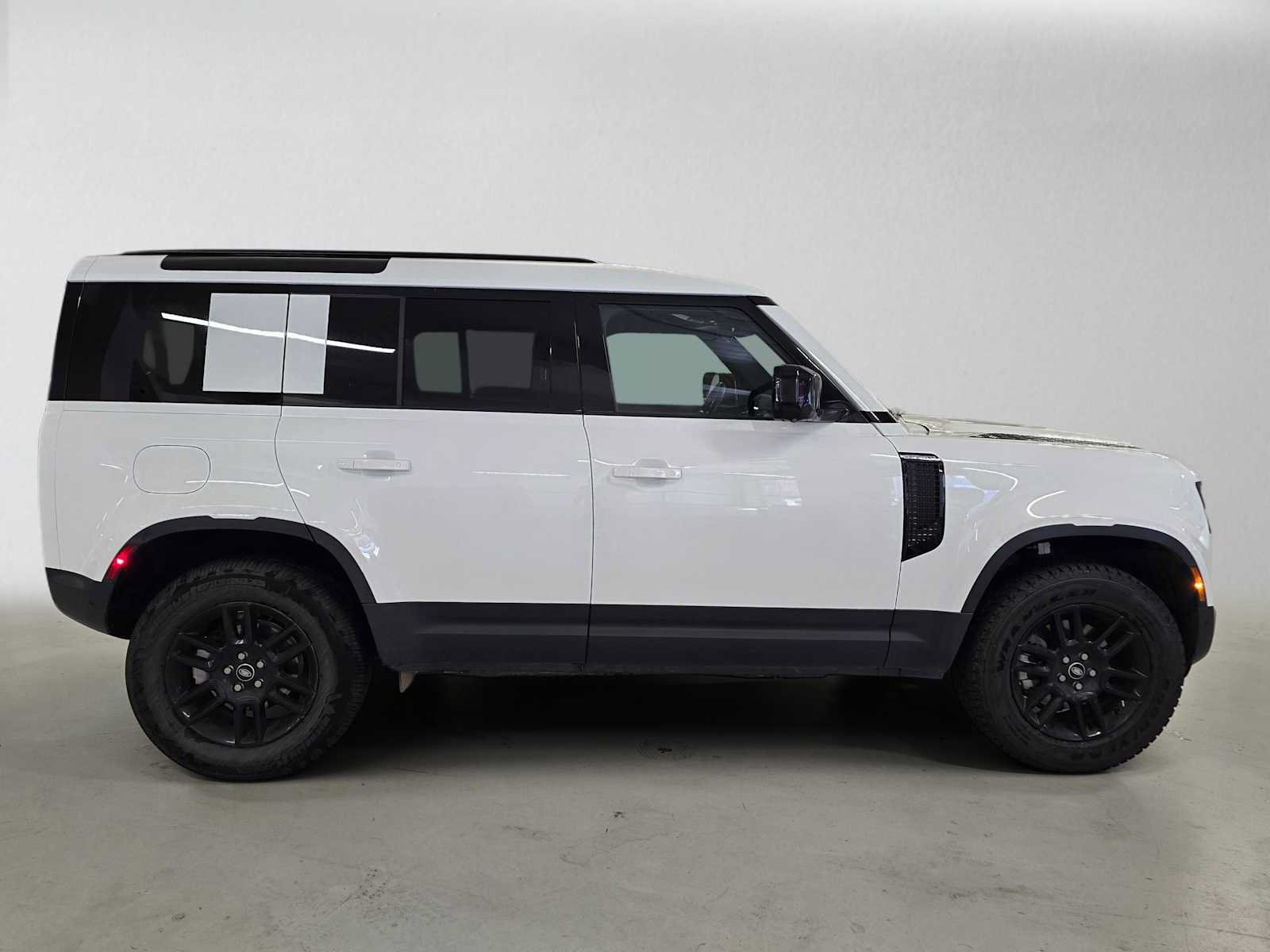 Used 2025 Land Rover Defender 110 S AWD/4WD image 6
