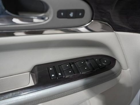 Used 2016 Buick Enclave Leather image 12