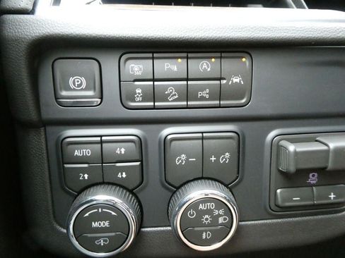 New 2026 Chevrolet Tahoe High Country AWD/4WD image 23