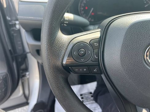 Used 2025 Toyota RAV4 XLE FWD image 19