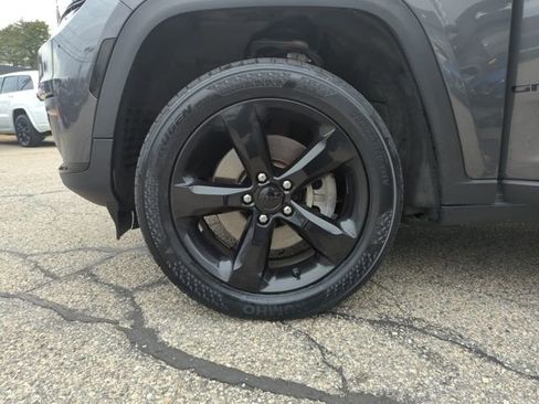 Used 2023 Jeep Grand Cherokee L Altitude image 32