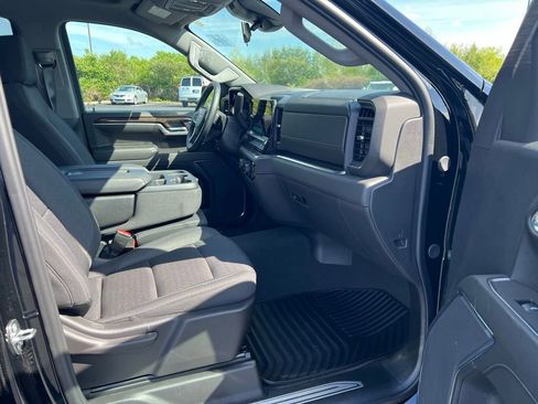 Used 2024 Chevrolet Silverado 1500 LT AWD/4WD image 10