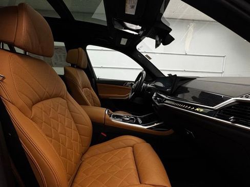 Used 2023 BMW X7 xDrive40i w/ Executive Package image 21