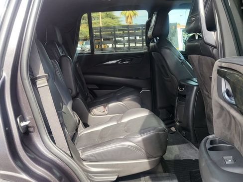 Used 2018 Cadillac Escalade Platinum AWD/4WD image 22