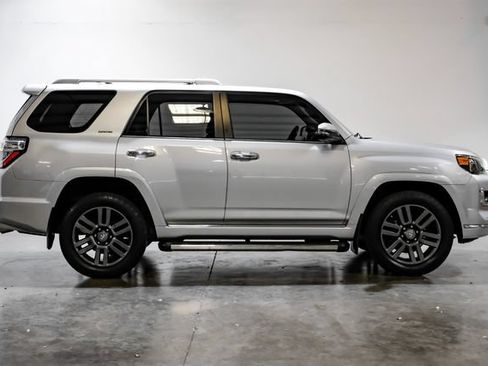Used 2019 Toyota 4Runner Limited AWD/4WD image 10