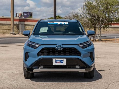 Used 2022 Toyota RAV4 SE AWD/4WD image 3