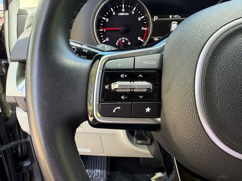 Used 2024 Kia Carnival LX image 25