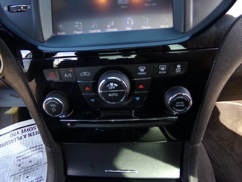 Used 2014 Chrysler 300 S image 27