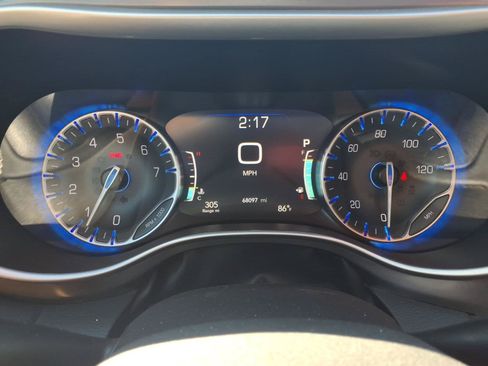 Used 2023 Chrysler Pacifica Touring-L FWD image 26