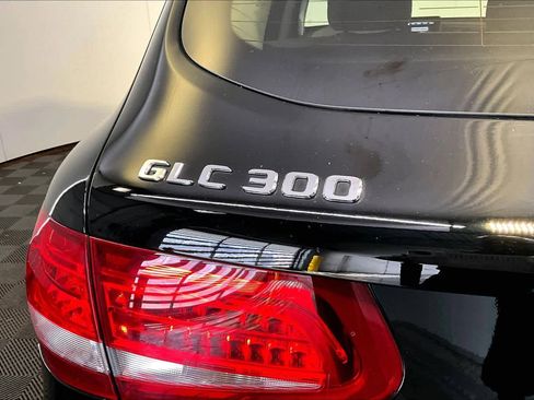 Used 2018 Mercedes-Benz GLC 300 4MATIC image 33