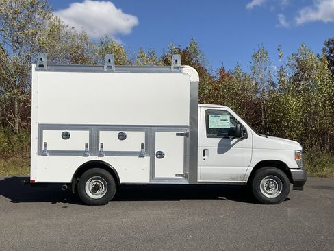 New 2026 Ford E-350 and Econoline 350 Super Duty w/ Power Equipment Group image 23