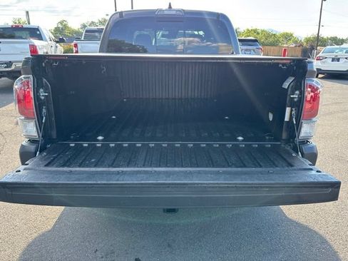 Used 2023 Toyota Tacoma TRD Off-Road AWD/4WD image 38