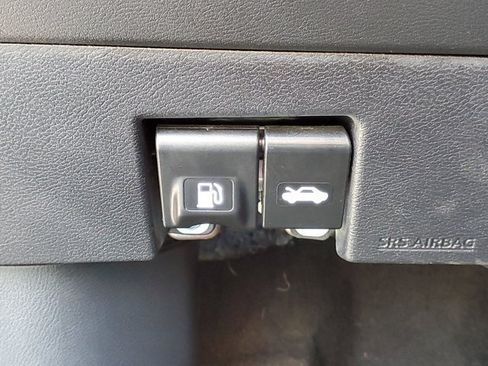 Certified 2024 Nissan Versa SR FWD image 7