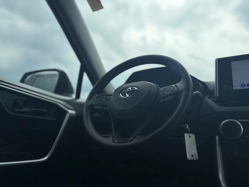 Used 2025 Toyota RAV4 LE AWD/4WD image 37