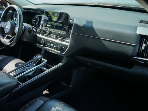 Used 2022 Nissan Pathfinder SL w/ SL Black Package image 21