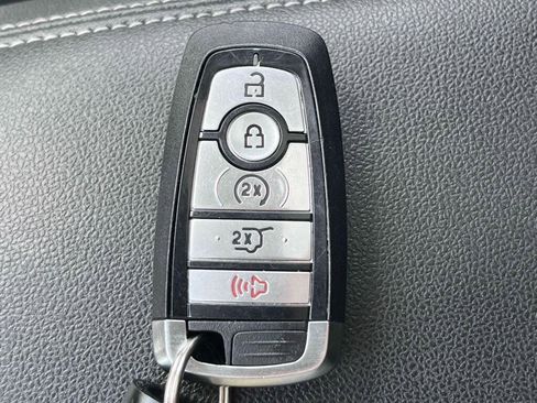 Certified 2022 Ford Escape SEL AWD/4WD image 4